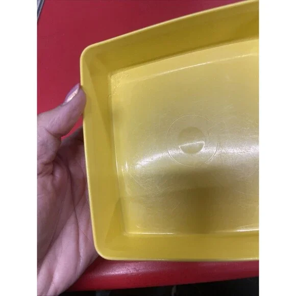 Vintage TUPPERWARE Square Away  Sandwich Keeper 670 & 671 - Yellow - Picture 4 of 4